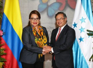 Presidenta de Honduras expresa su apoyo a Gustavo Petro ante un intento de golpe de Estado