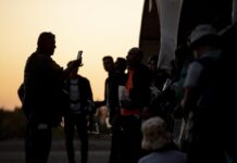 Votantes de Arizona tendrán en sus manos el futuro de ley que criminaliza a migrantes