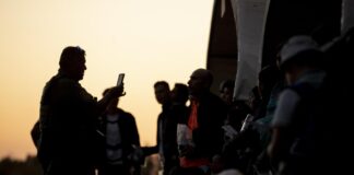 Votantes de Arizona tendrán en sus manos el futuro de ley que criminaliza a migrantes