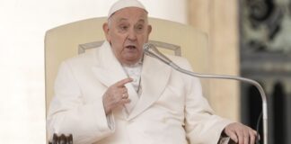 Papa Francisco: «Los ojos de los refugiados nos piden que no miremos a otro lado»