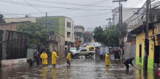 Ingreso de vaguada seguirá dejando lluvias y tormentas eléctricas en varias regiones del país