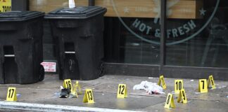 Tres muertos y diez heridos en un tiroteo en una tienda de Arkansas, EE. UU.