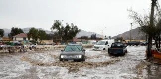Miles de damnificados y caos por intensas lluvias en Santiago de Chile y el centro de país
