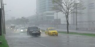 Una onda tropical entra en Panamá con fuertes tormentas eléctricas y ráfagas de vientos