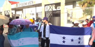 Operarios de maquila protestan por tercer día consecutivo exigiendo sus derechos en Cortés