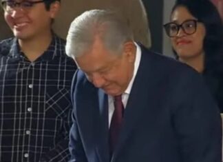 López Obrador vota en las elecciones presidenciales de México