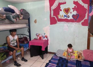 Albergue mexicano construye «casitas» para migrantes que esperan en la frontera con EE.UU.
