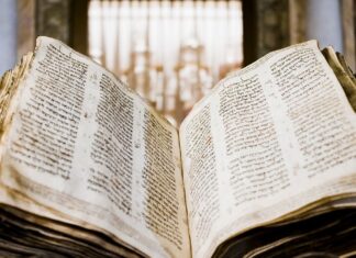 Una biblia hebrea de la España medieval se subastará en Nueva York a partir de 5 millones