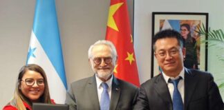 Camaronera hondureña firma dos contratos con empresas chinas