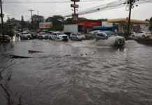 Lluvia en la capital deja inundaciones en colonias y bulevares