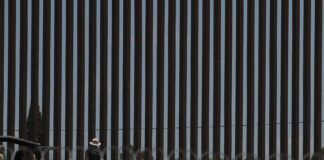 La Guardia Nacional de Texas busca disuadir con altavoces a migrantes que están en México