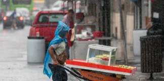 Vigilan una zona de baja presión con potencial ciclónico al suroeste del Golfo de México
