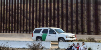 Detenciones de migrantes en la frontera de EE. UU. se redujeron un 10 % tras restricciones