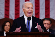 Biden insiste en una carta a congresistas demócratas que seguirá en la lucha contra Trump