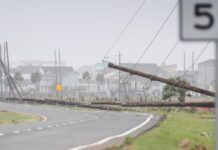 Más de 1,6 millones de hogares en Texas siguen sin luz tres días después del paso de Beryl