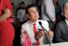 Salvador Nasralla y diputados son juramentados en el Partido Liberal