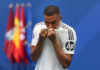 Mbappé desata la locura en su presentación: besos al escudo y un “¡Hala Madrid!”
