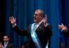 El presidente de Guatemala cumple seis meses en el cargo maniatado en varios frentes