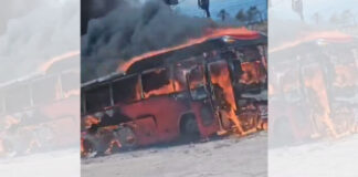 Se incendia un autobús que regresaba de transportar migrantes en Ocotepeque