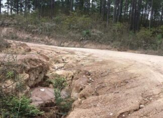 Protesta por el mal estado de carretera en Güinope y municipios aledaños