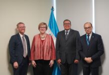 La embajadora de EE. UU. habla con altos cargos sobre el crecimiento económico de Honduras