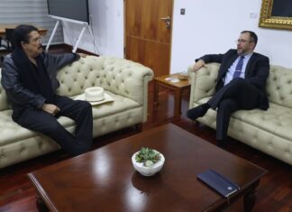 ‘Mel’ Zelaya llega para acompañar proceso electoral en Venezuela