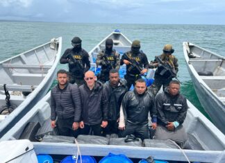 Honduras incauta el mayor cargamento de cocaína de su historia y captura a cinco personas en el caribe