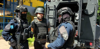 Dictan detención judicial para Gilbert Reyes y es enviado a la cárcel de Támara por el triple asesinato de mujeres en Roatán