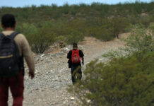 EE. UU. busca a mexicana prófuga acusada de traficar a migrantes desde otros continentes