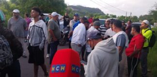 Vecinos de la Colonia Villeda Morales y alrededores protestan exigiendo reparación de calle