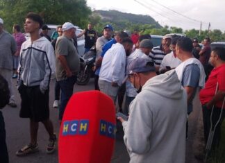 Vecinos de la Colonia Villeda Morales y alrededores protestan exigiendo reparación de calle