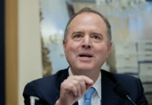 El congresista demócrata Adam Schiff pide a Biden que retire su candidatura