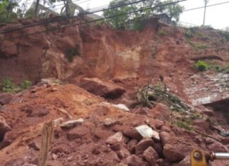 Al menos 30 casas a punto de ceder por derrumbe en colonia Villa Nueva
