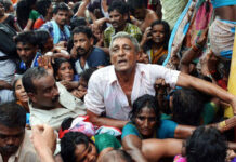 Asciende a 116 los muertos en la peor estampida en la India en la última década