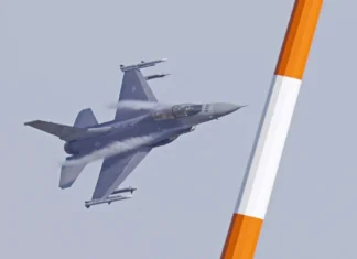 Un avión de combate F-16 estadounidense se estrella en Ucrania, según medios de EE.UU.