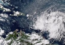 Ernesto se convierte en huracán al norte de Puerto Rico