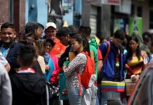 43% de los venezolanos piensan emigrar tras elecciones, según encuesta