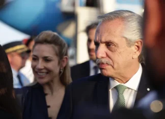 Expresidente argentino Alberto Fernández denuncia a su expareja por violación de secretos tras difusión de videos íntimos