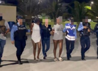 Capturan a dos mujeres por abusar sexualmente de su «amiga» en Islas de la Bahía