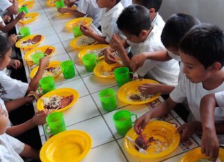 Estudiantes hondureños no recibieron merienda escolar durante 11 días en 2024, según ASJ