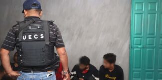 Hallan a 41 migrantes de India, Nepal y Ecuador encerrados en una casa del sur de México