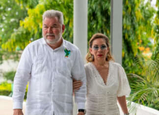 Roberto Contreras denuncia persecución del MP tras citación a su esposa en calidad de investigada