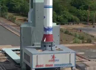 La India lanza con éxito un ‘minicohete’ para abaratar el coste de las misiones espaciales