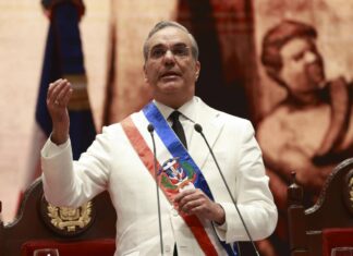 Luis Abinader asume la presidencia dominicana para su segundo y último mandato