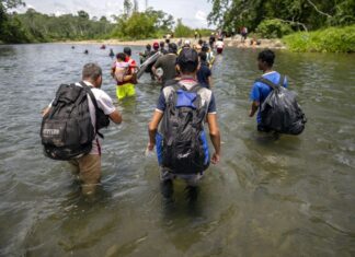Panamá aclara que los viajes de repatriación de migrantes por el Darién serán a Colombia