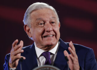 López Obrador dice que la relación sigue con EE.UU. y Canadá pese a la “pausa” con sus embajadas