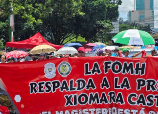 Magisterio exige reformas a la Ley del Inprema en masiva protesta en Tegucigalpa