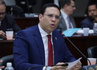 Diputado de Libre pide a Mel Zelaya que renuncie a la coordinación general de dicho partido y regresar hasta que demuestre su inocencia