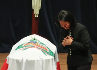 La familia de Fujimori convierte su misa en mitin con gritos de «presidenta» para su hija