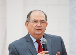 Empresas que invirtieron en las ZEDEs pueden acogerse a leyes nacionales, afirma comisionado presidencial